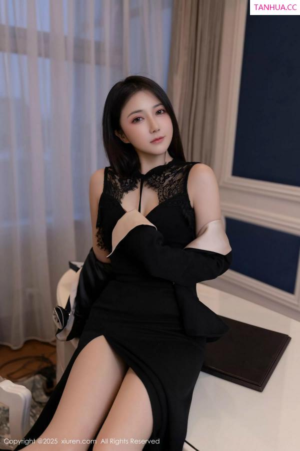 鱼子酱fish  [XiuRen]高清写真图 2025.02.28 No.9953 鱼子酱Fish 丝袜美腿第14张图片